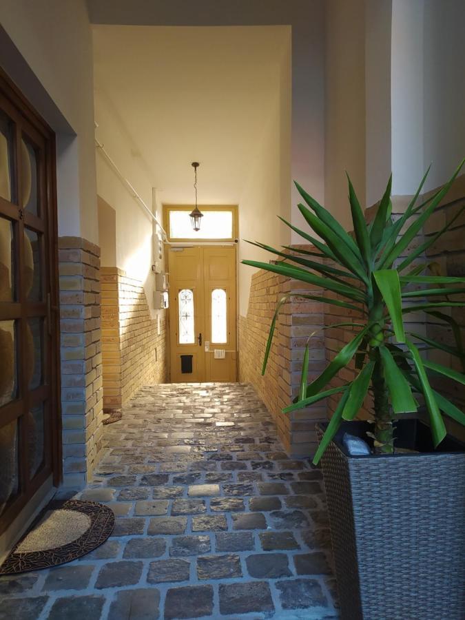 Indium City Panzio Eger Exterior foto
